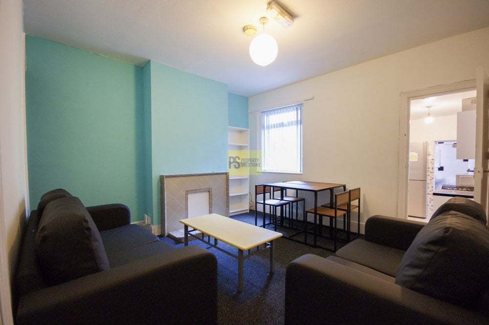 Room Dawlish Road in Birmingham