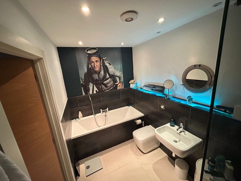 Room Robins Grove in Greater London