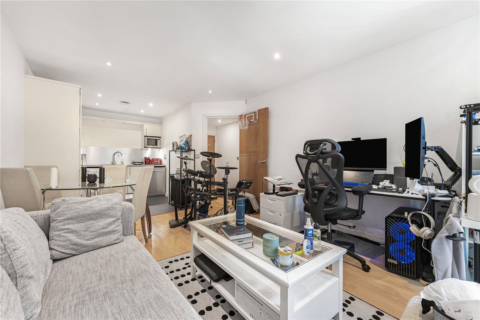 Flat Brewhouse Yard in Greater London
