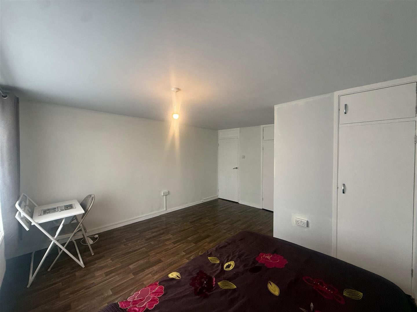 Room Netley Road in Greater London