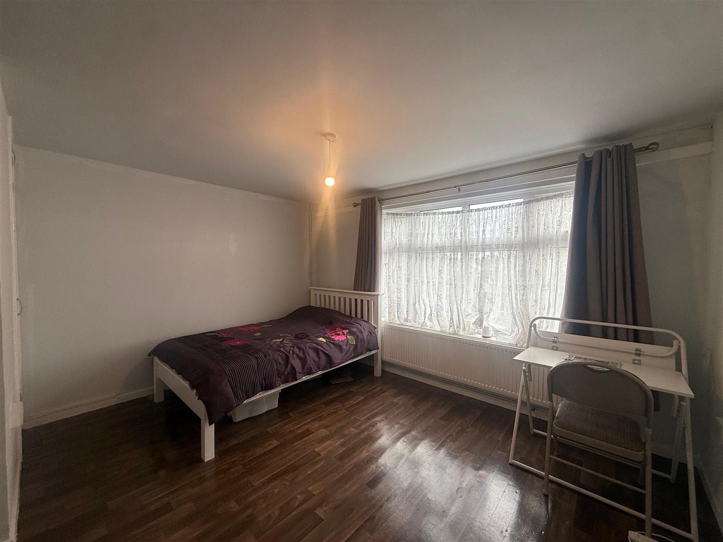 Room Netley Road in Greater London