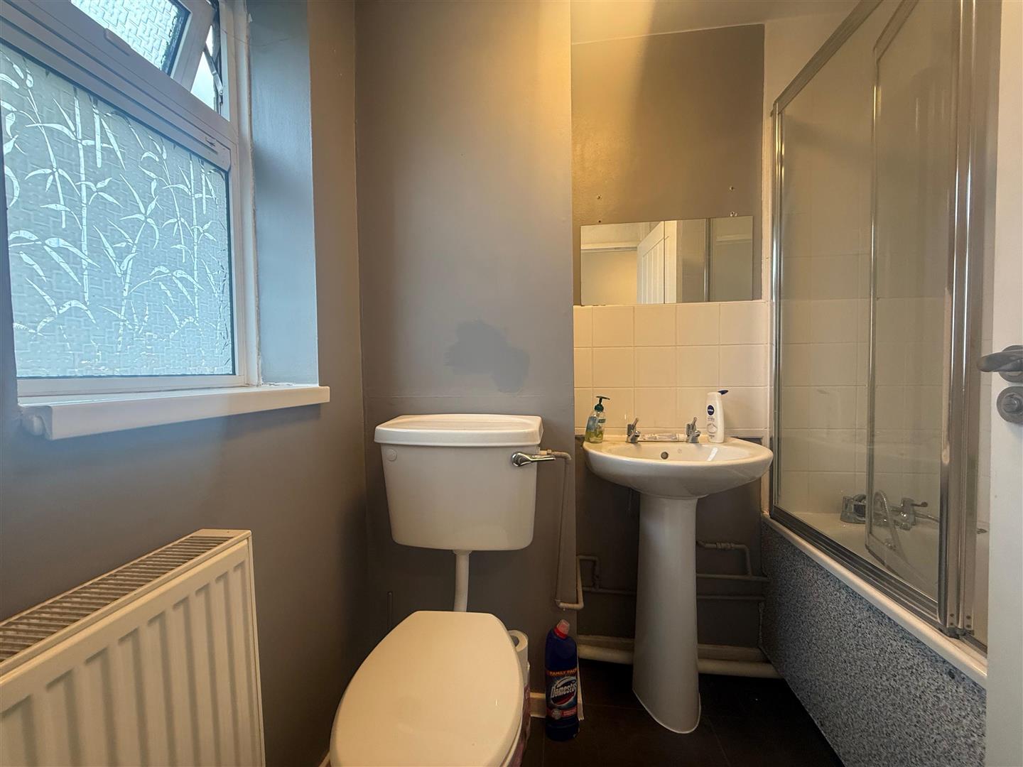 Room Netley Road in Greater London