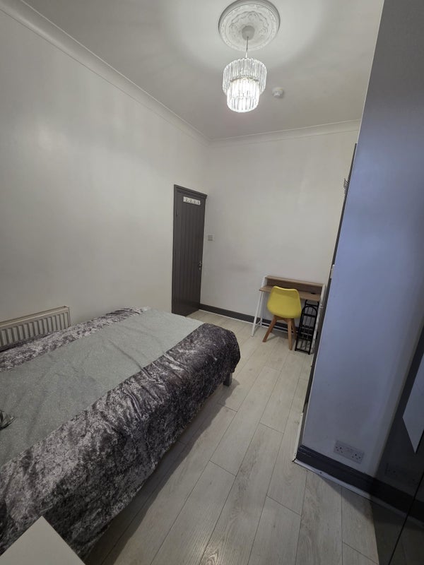 Room Douglas Road in Birmingham