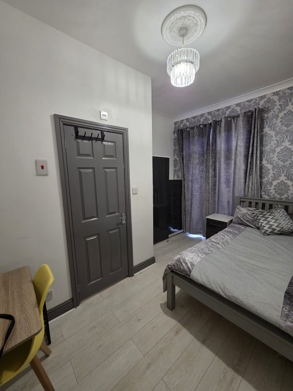 Room Douglas Road in Birmingham