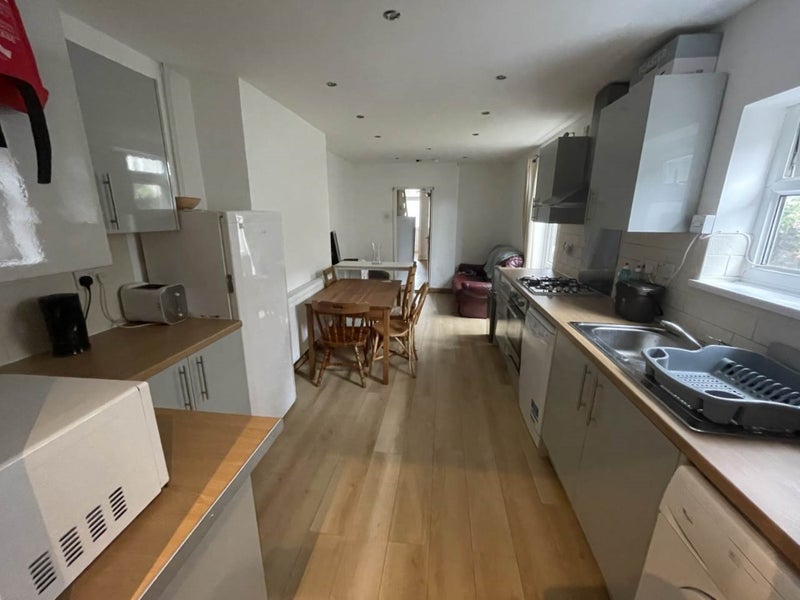 Room Llantrisant Street in Cardiff