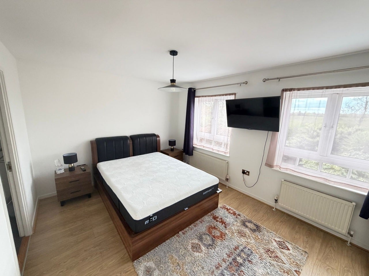 Room Elvedon Road in Greater London