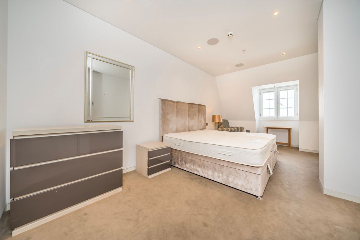 Flat Aldwych in City of Westminster