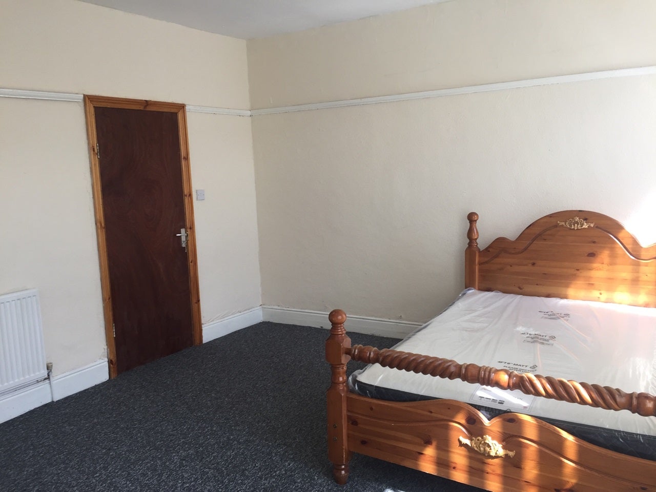 Room Summerfield Crescent in Birmingham