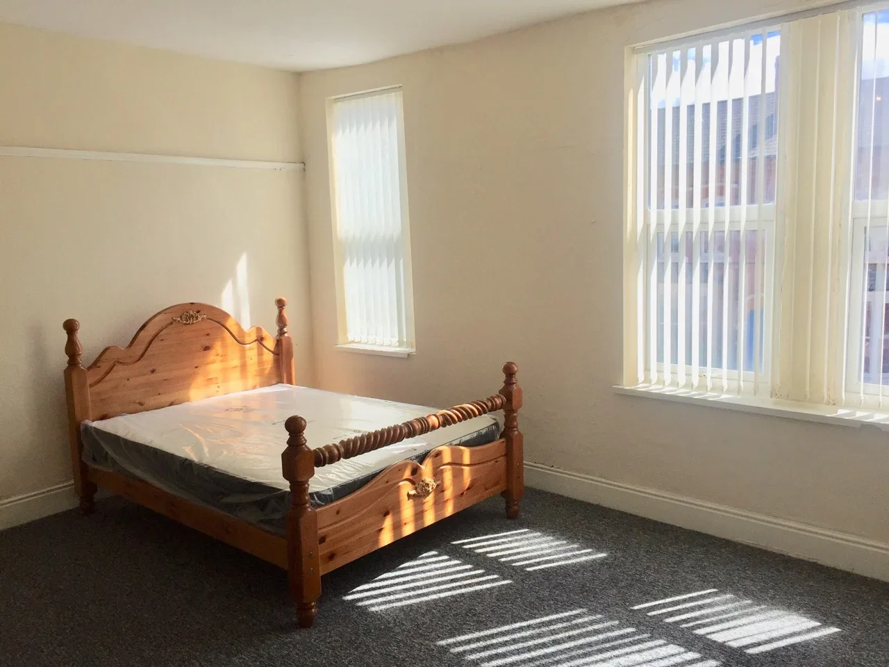 Room Summerfield Crescent in Birmingham