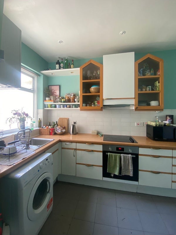 Room Wyatt Park Road in Greater London