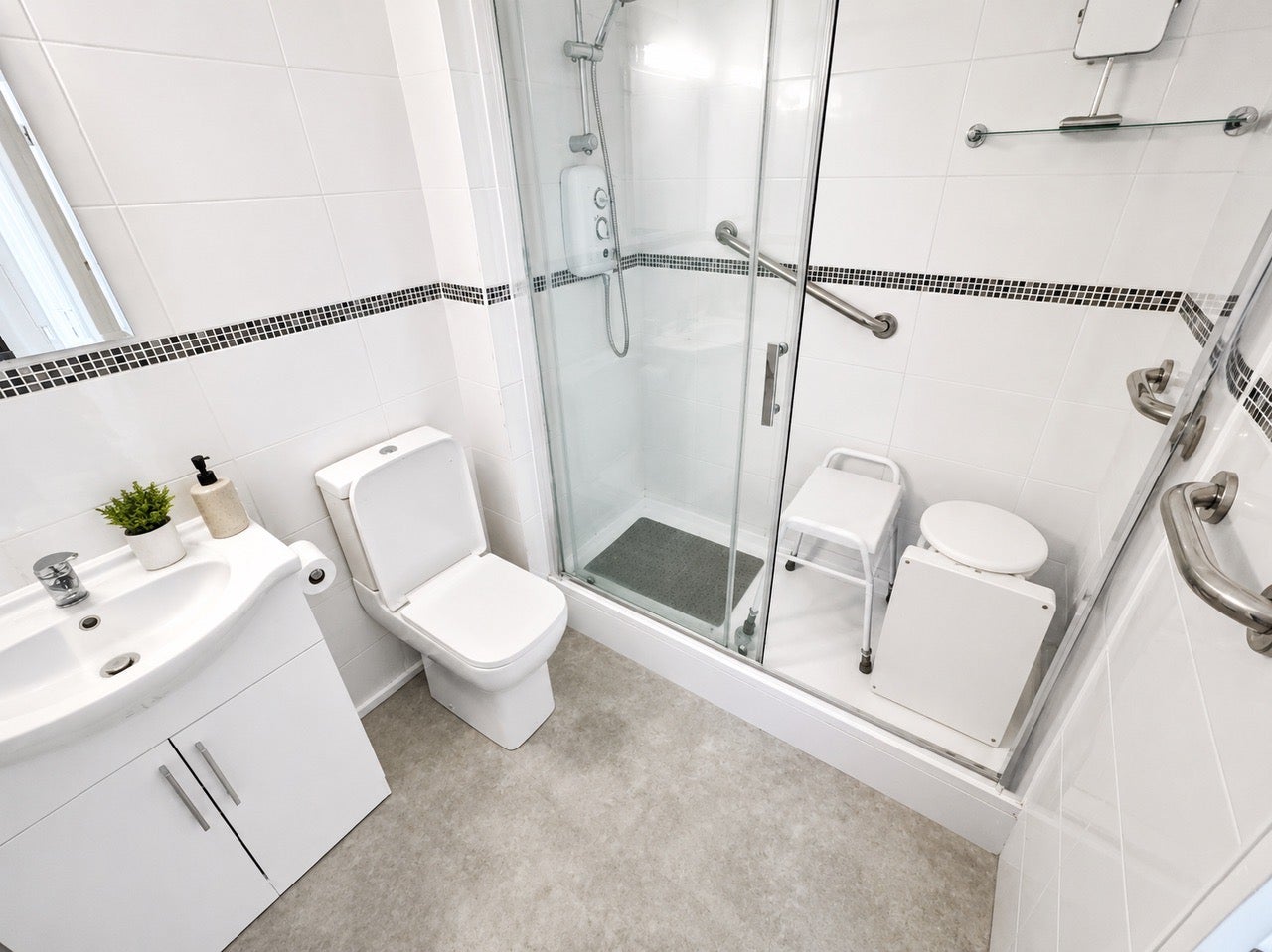 Flat Westland Avenue in Greater London
