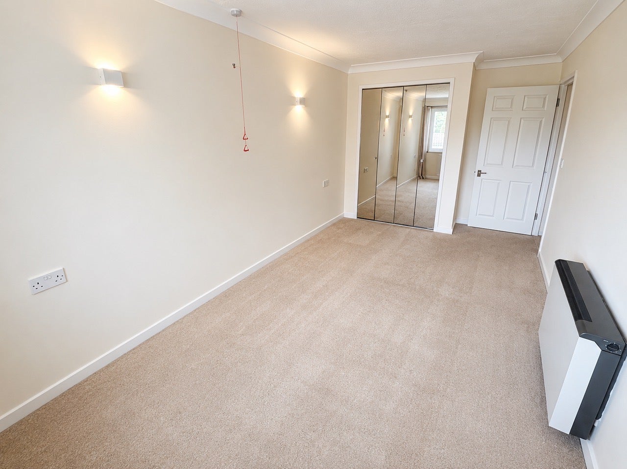 Flat Westland Avenue in Greater London