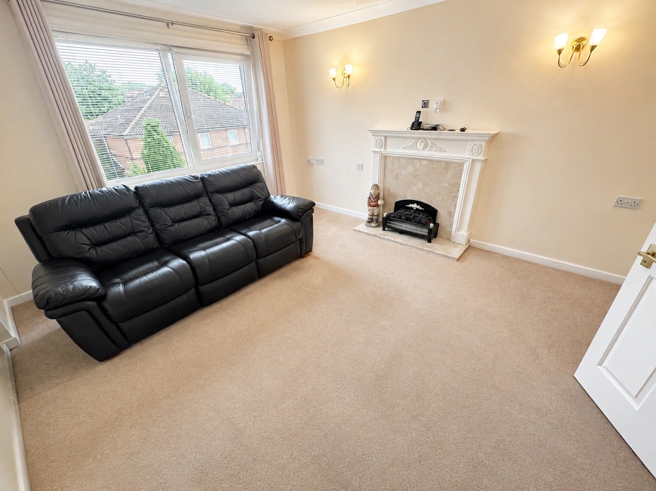 Flat Westland Avenue in Greater London