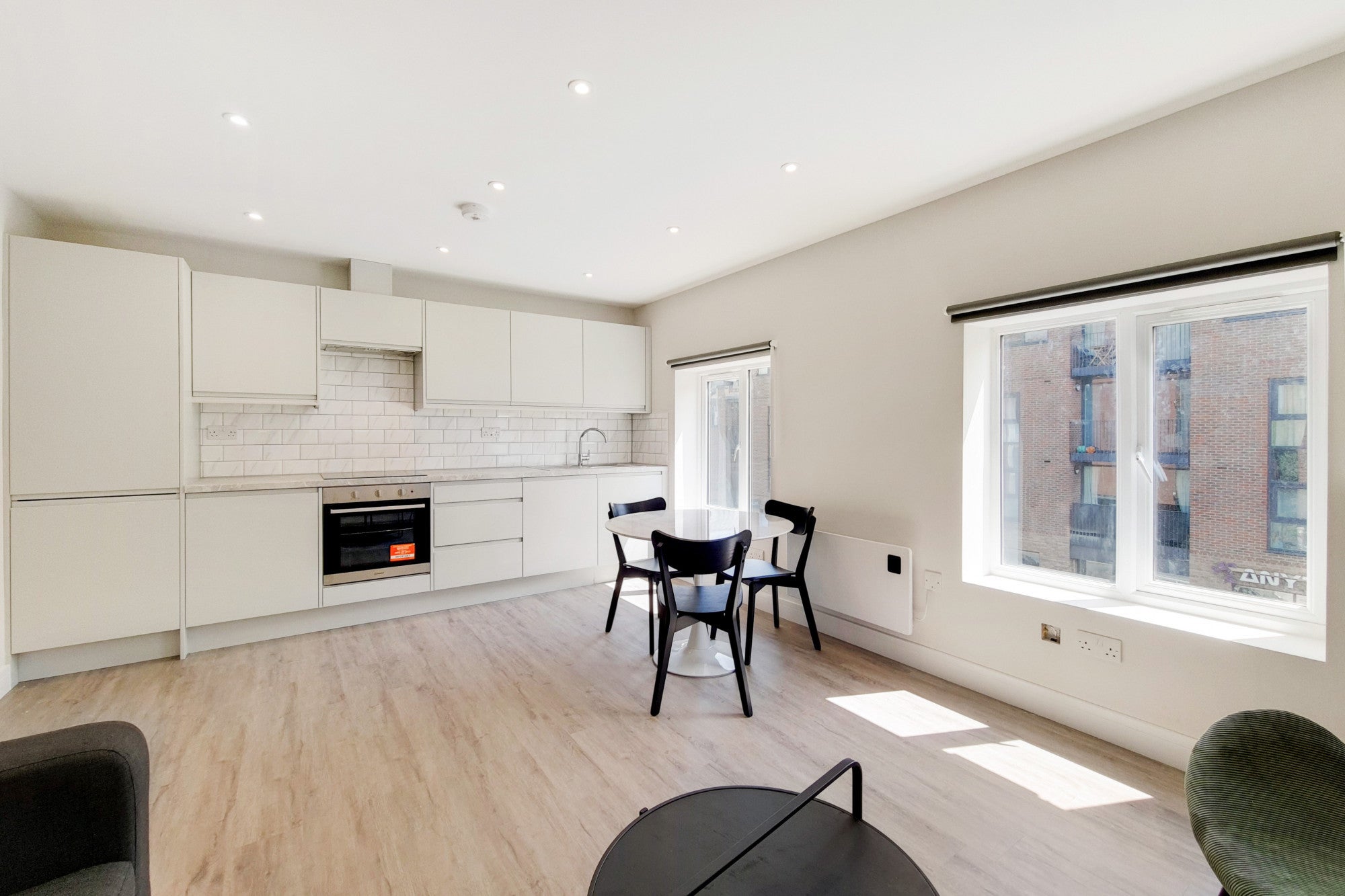 Flat Tooting High Street in Greater London