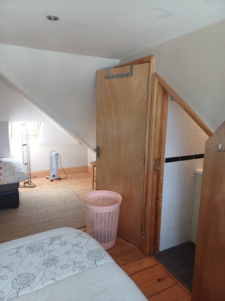 Room The Vale in Greater London