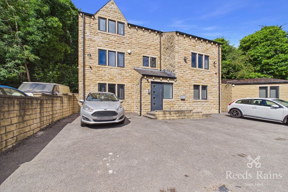 Flat Manchester Road in Kirklees