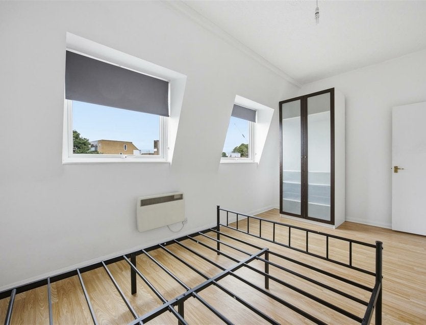 Flat Albert Road in Greater London