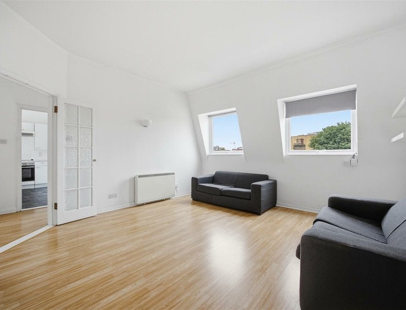 Flat Albert Road in Greater London