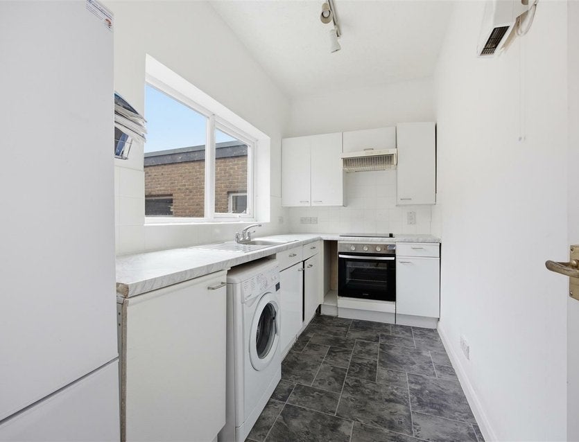 Flat Albert Road in Greater London