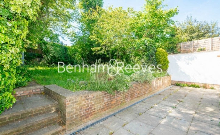 Flat Parkhill Road in Greater London