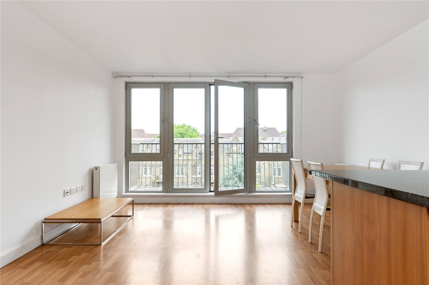 Flat Eden Grove in Greater London