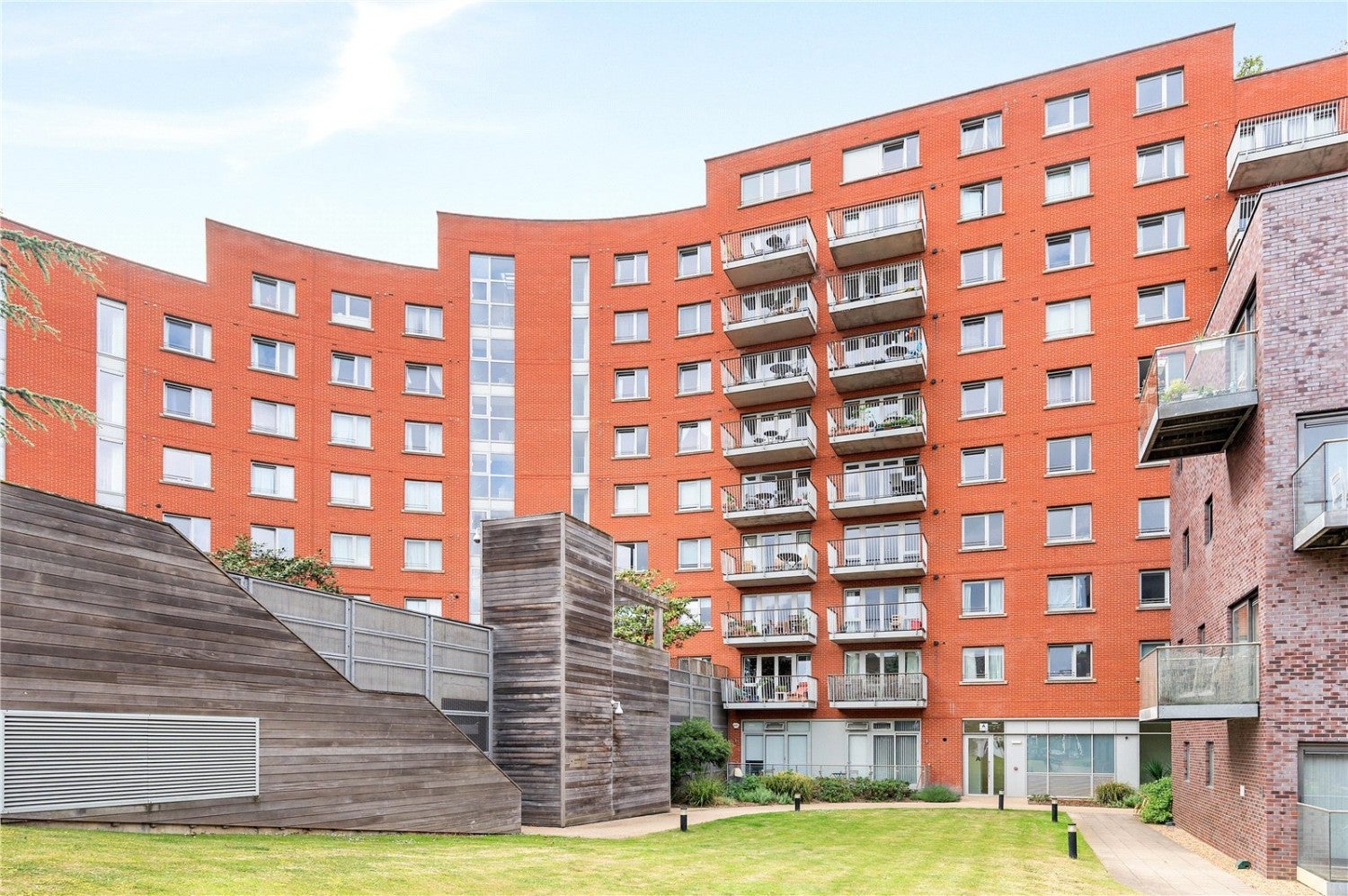 Flat Eden Grove in Greater London