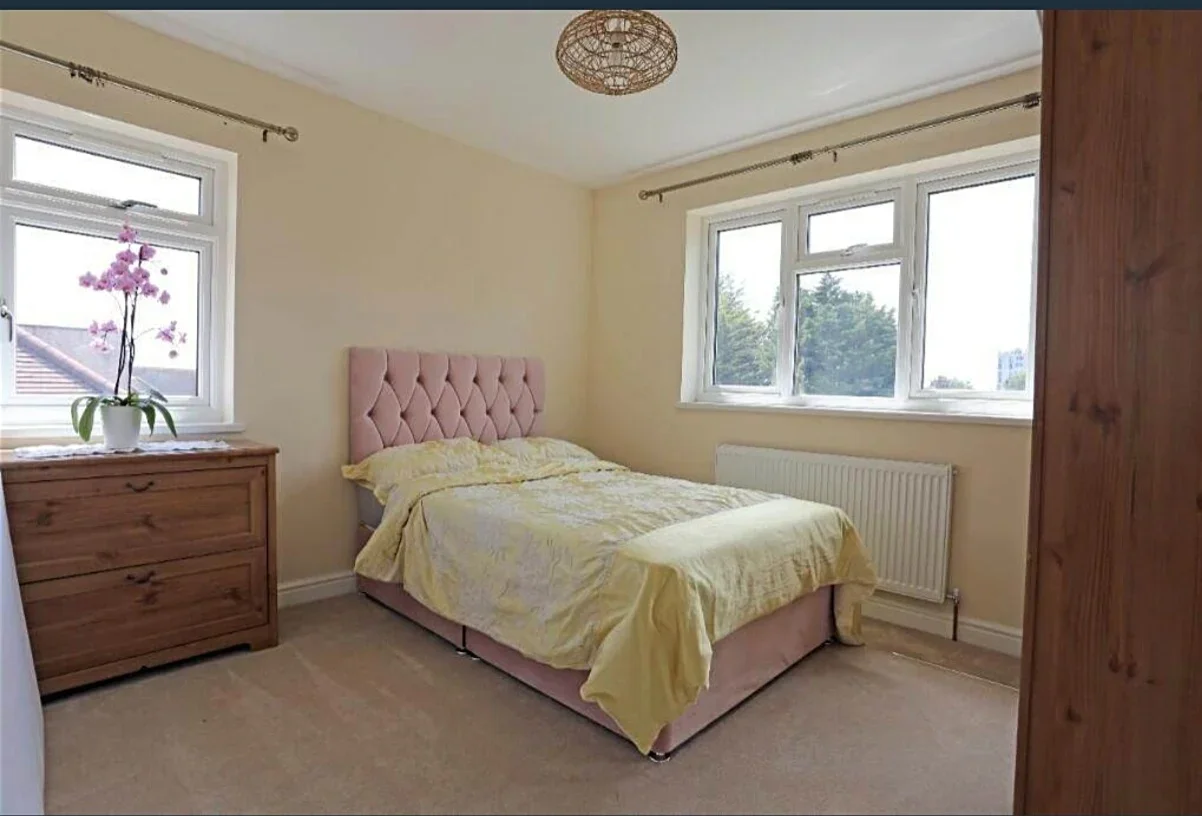 Room Whalebone Lane North in Greater London