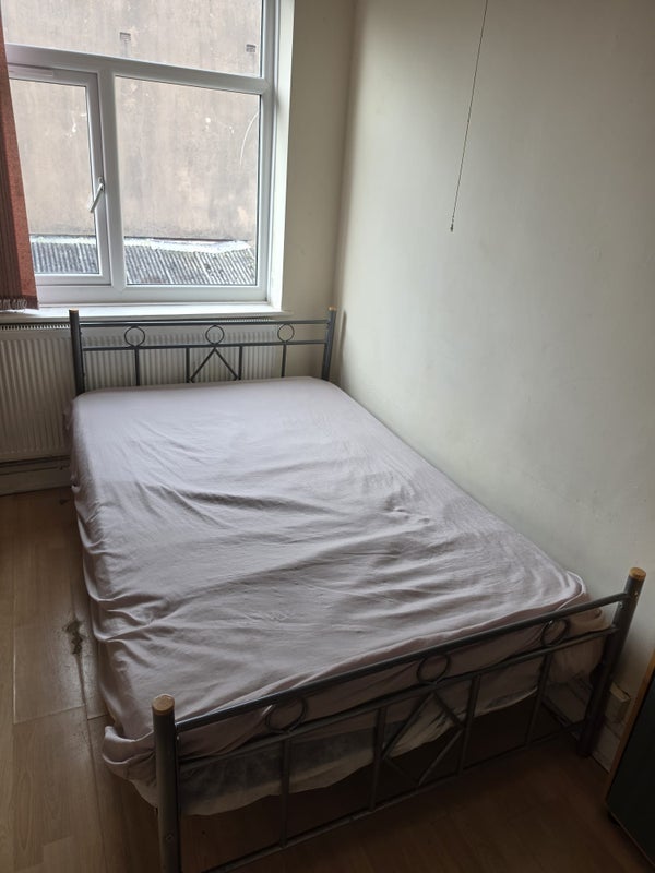 Room Trafford Street in Preston