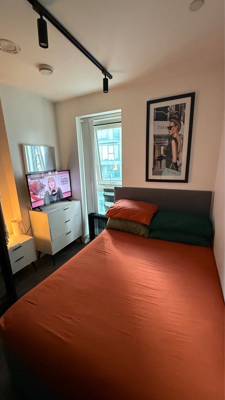 Room Portal Way in Greater London