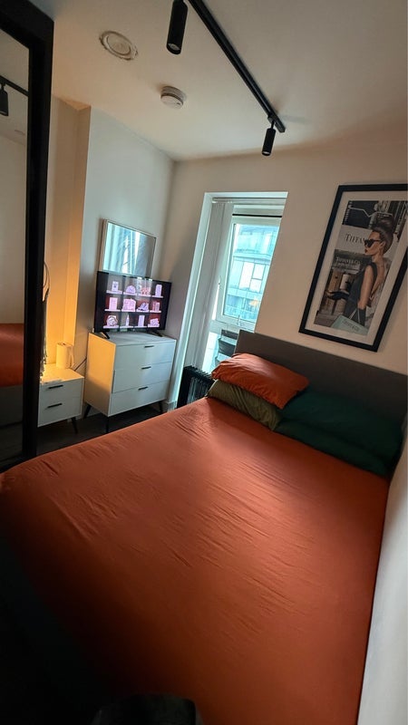 Room Portal Way in Greater London