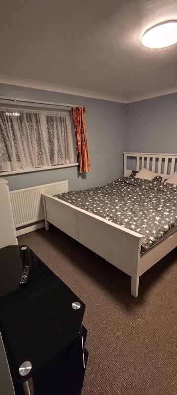 Room Fir Tree Close in Merthyr Tydfil