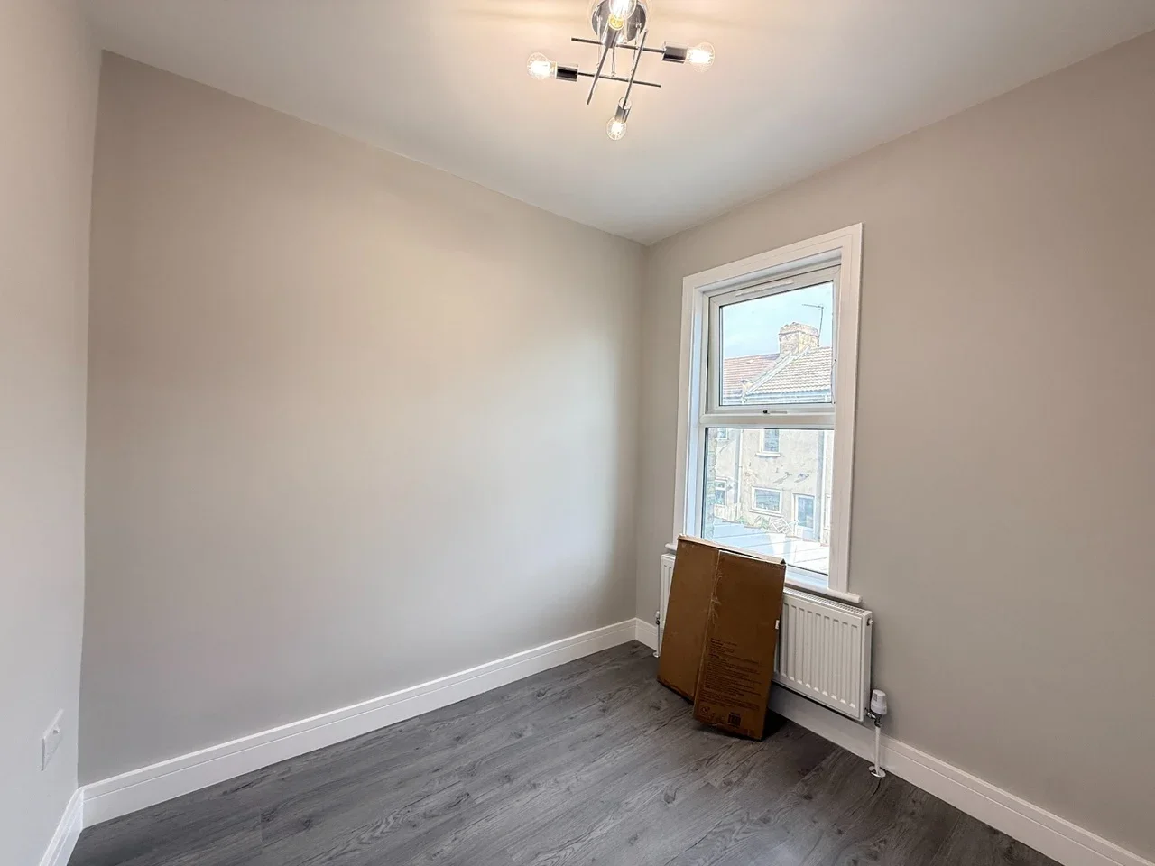 Flat Glenparke Road in Greater London