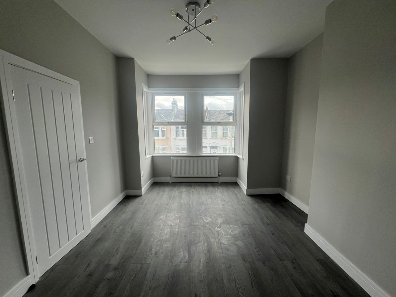 Flat Glenparke Road in Greater London