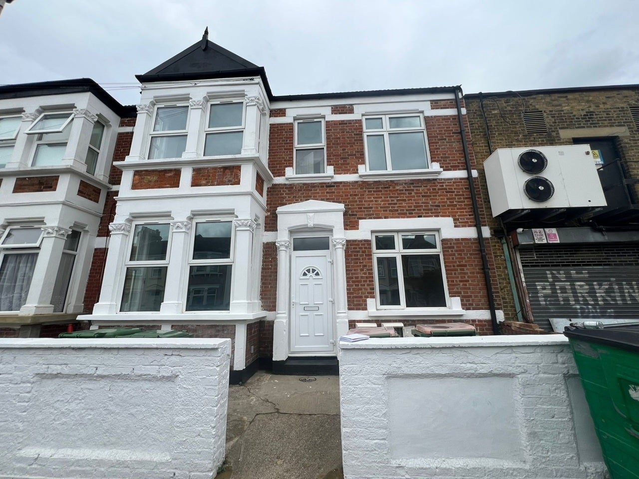 Flat Glenparke Road in Greater London