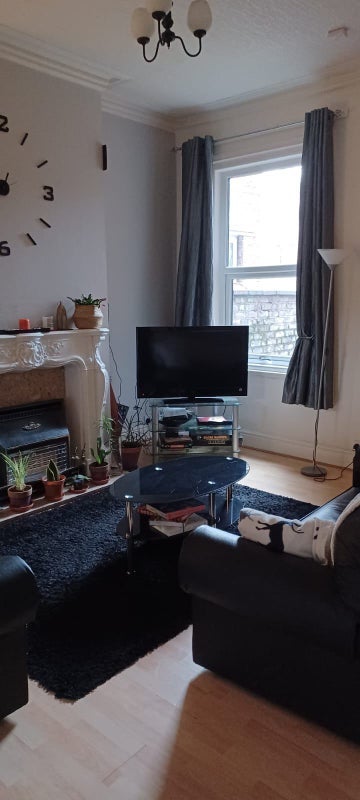 Room Urmston Lane in Trafford