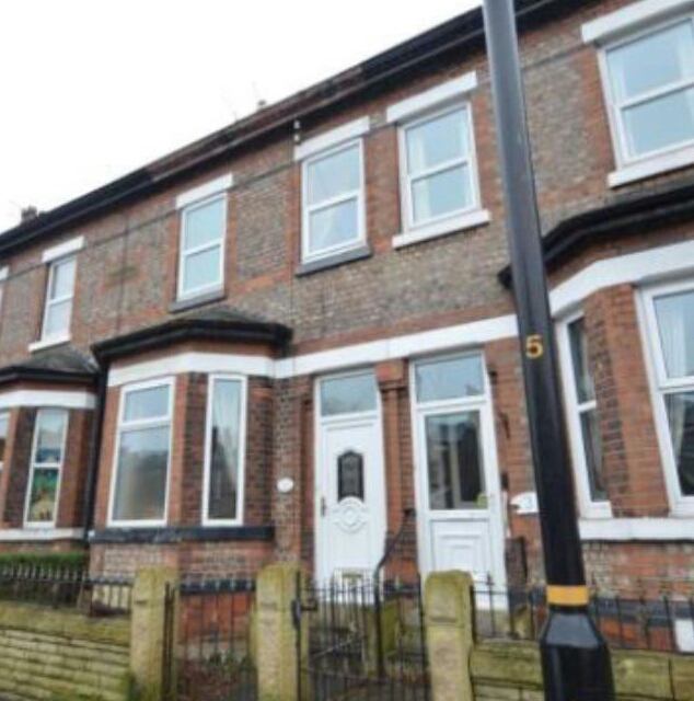 Room Urmston Lane in Trafford