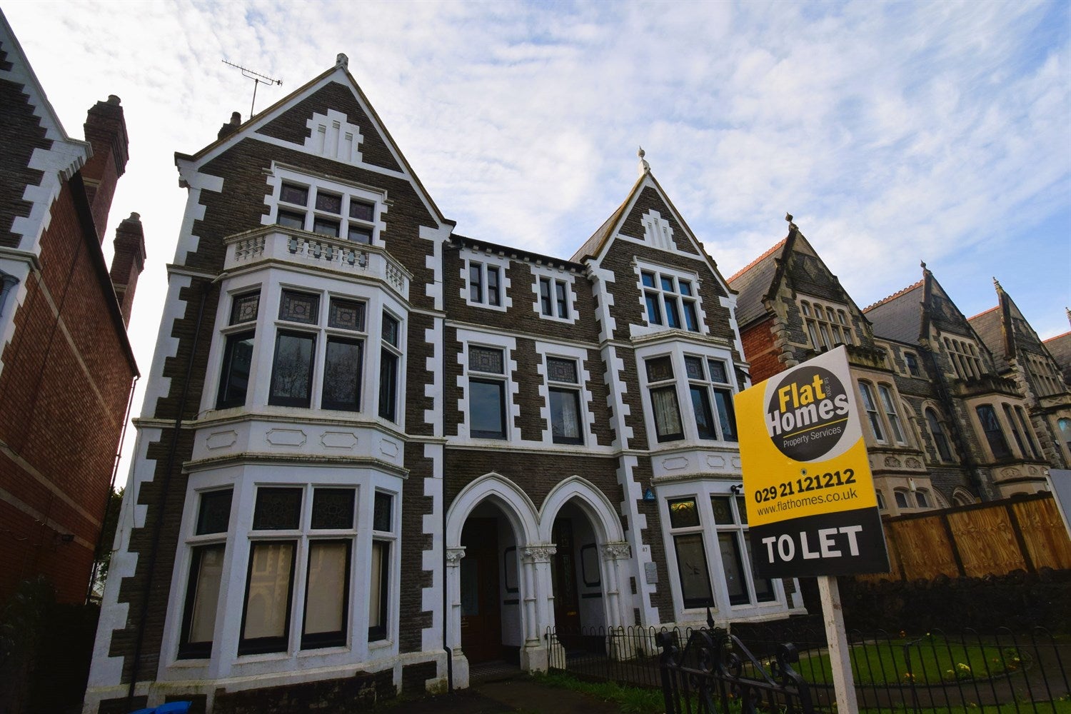 Flat Cathedral Road in Cardiff