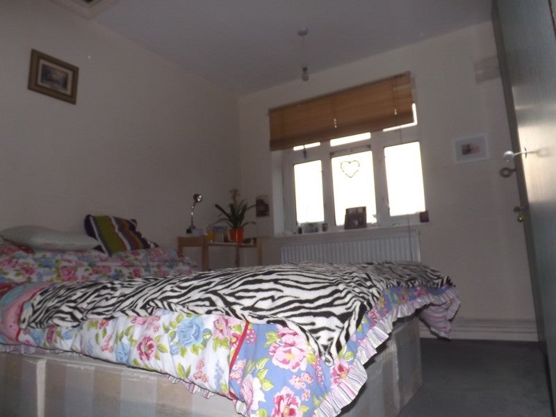 Flat Bradwell Close in Greater London