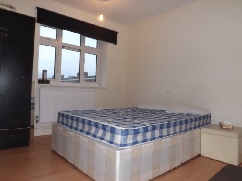 Flat Bradwell Close in Greater London