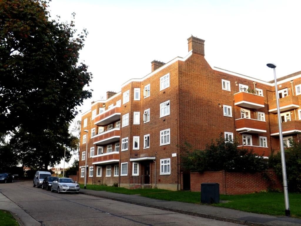 Flat Bradwell Close in Greater London