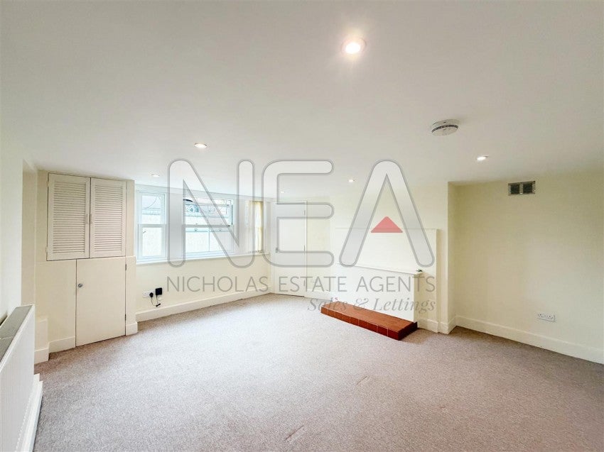 Flat Henley Road in Reading
