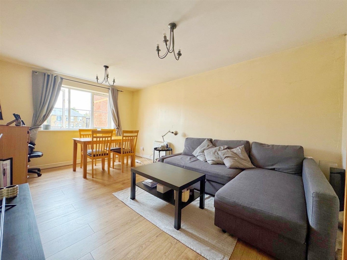 Flat Dairyman Close in Greater London