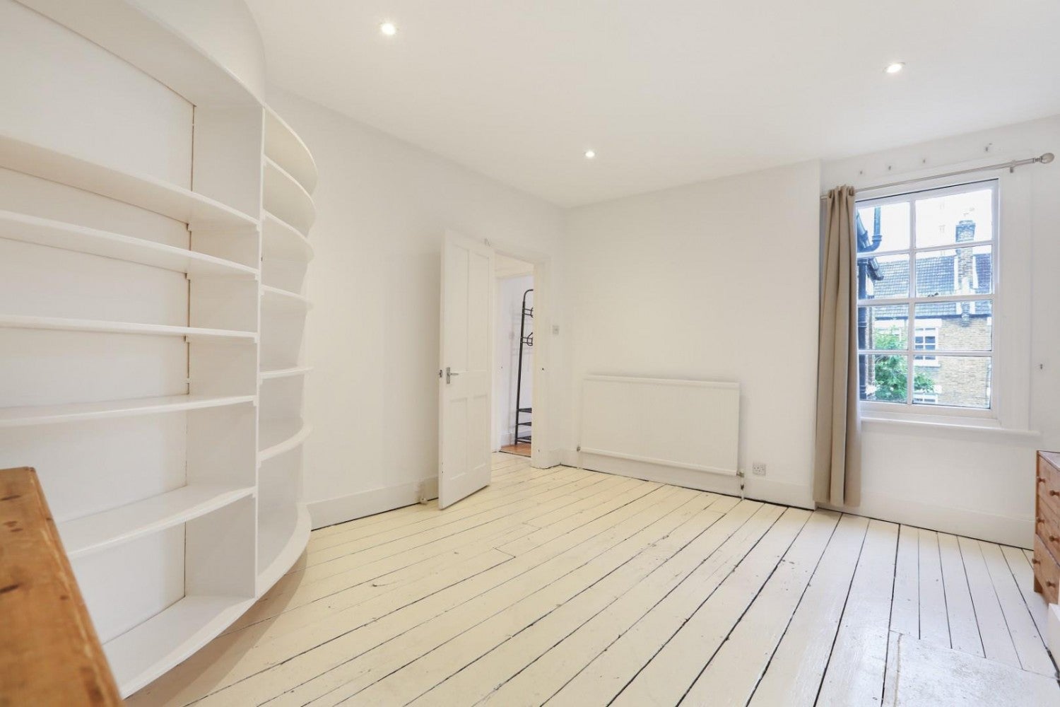 Flat Lomond Grove in Greater London
