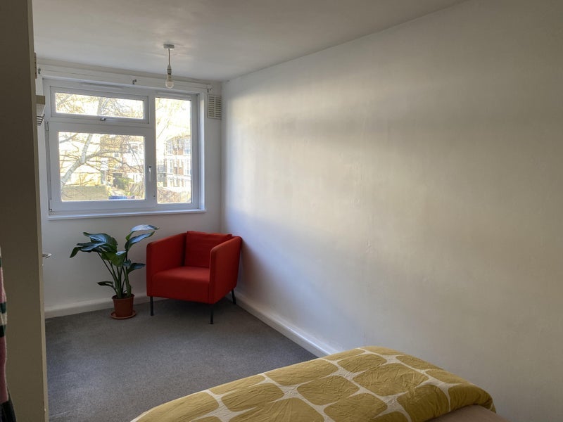 Room Creswick Walk in Greater London