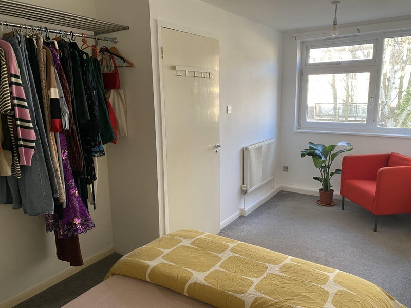 Room Creswick Walk in Greater London