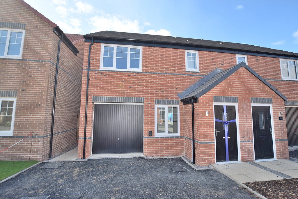 House Kirkham Road in Brough With St Giles