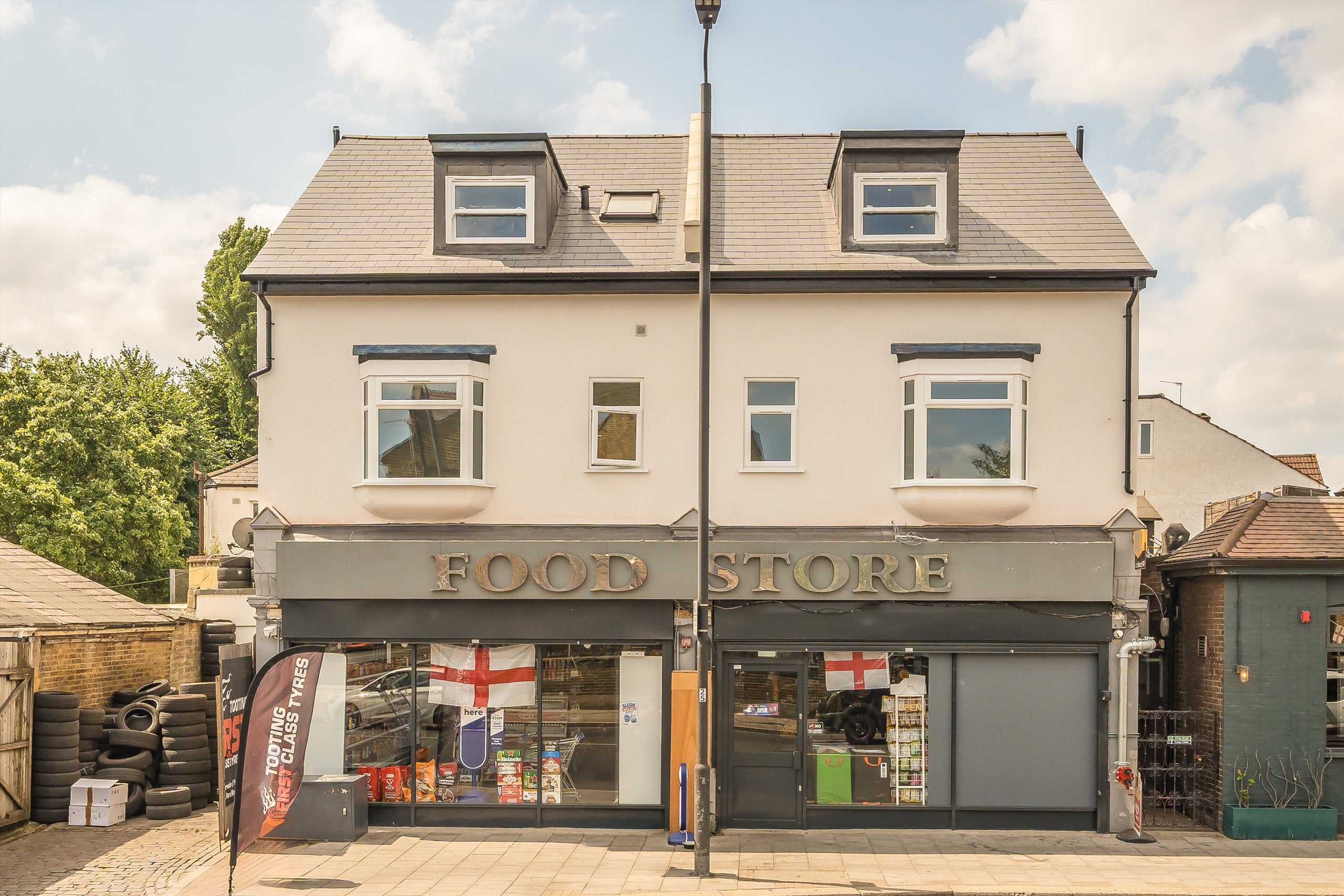 Flat Avoca Road in Greater London