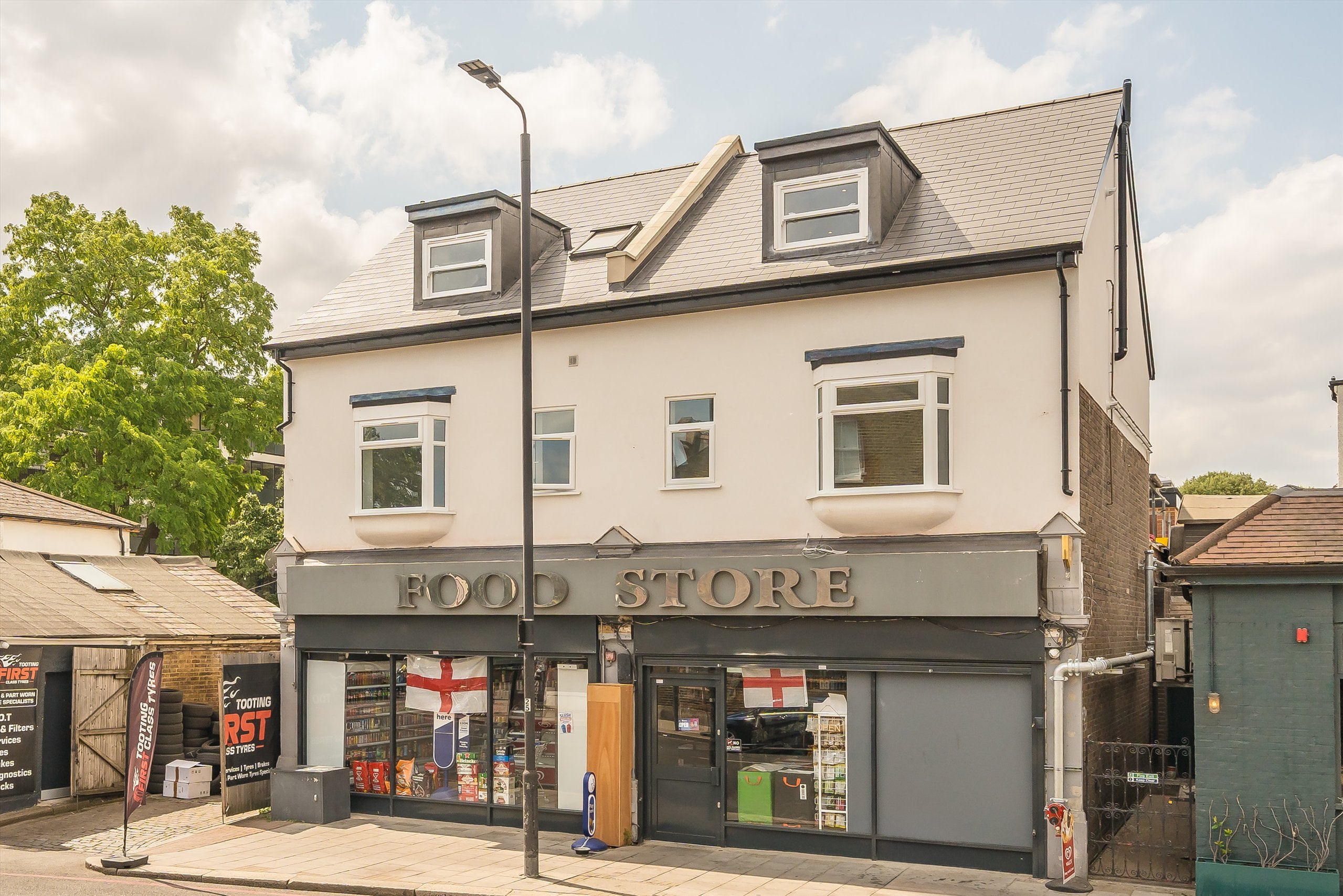 Flat Avoca Road in Greater London