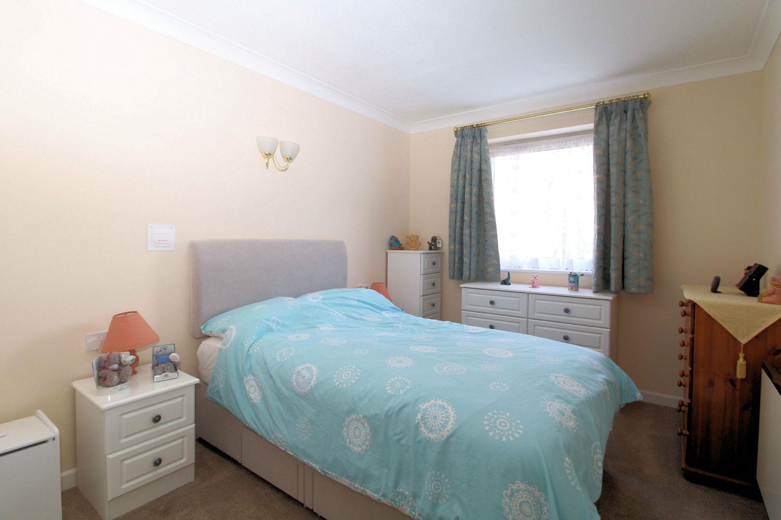 Flat Mount Hermon Road in Woking