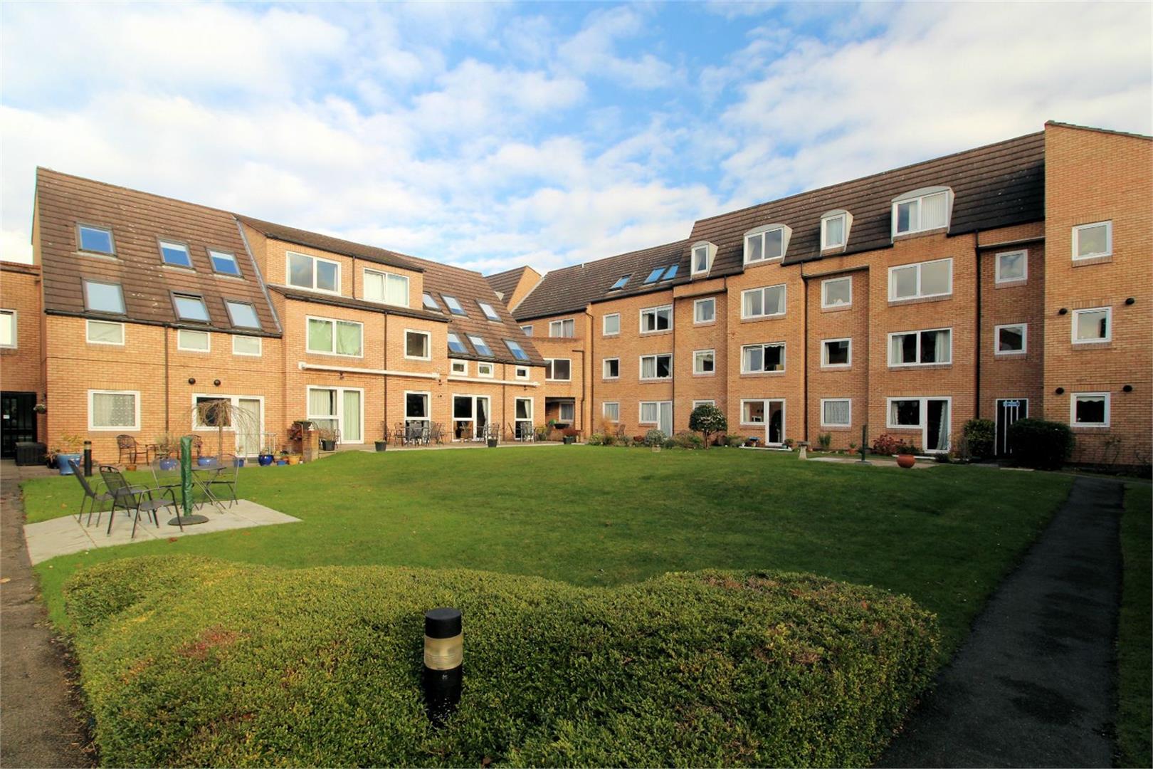 Flat Mount Hermon Road in Woking
